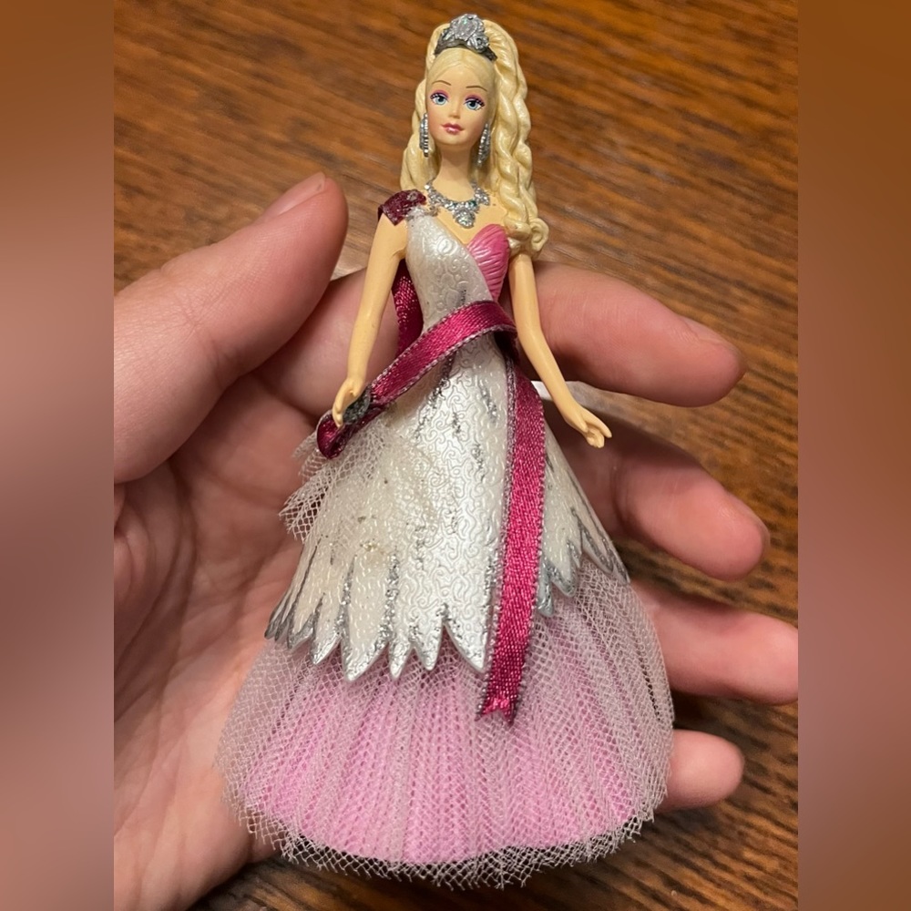 Vintage Barbie Doll Figurine Hallmark Cards Keepsake Christmas Ornament 2005